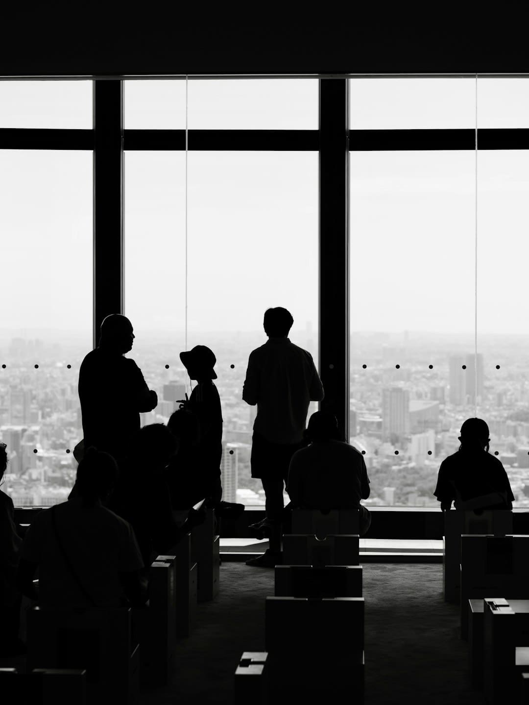 哈登与遭枪击留学生重逢 温情互动感动球迷